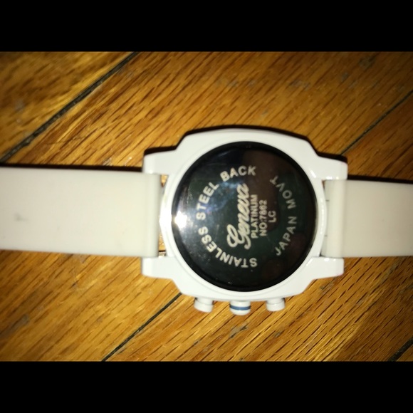 White watch - Picture 3 of 3